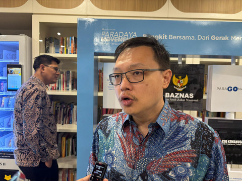 Deputi Bidang Koordinasi Pemberdayaan Ekonomi Masyarakat dan Perlindungan Pekerja Migran di Kemenko Bidang Pemberdayaan Masyarakat, Leontinus Alpha Edison di Jakarta Selatan, Rabu (28/5).  Foto: Abid Raihan/kumparan