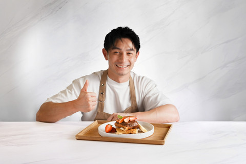 Chef Reynold Poernomo bagikan resep dessert serabi crepe Nutella. Foto: Nutella