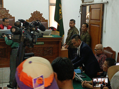 Suasana persidangan gugatan wanprestasi Nikita Mirzani terhadap Reza Gladys di Pengadilan Negeri Jakarta Selatan, Rabu (28/5). Foto: Aprilandika Pratama/kumparan