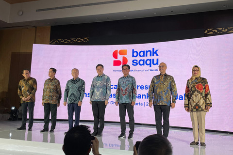 Presiden Direktur PT Bank Saqu Indonesia Leo Koesmanto beserta jajarannya dalam acara Peresmian Transformasi PT Bank Jasa Jakarta di Gedung Astra, Jakarta Pusat, Rabu (28/5/2025). Foto: Najma Ramadhanya/kumparan