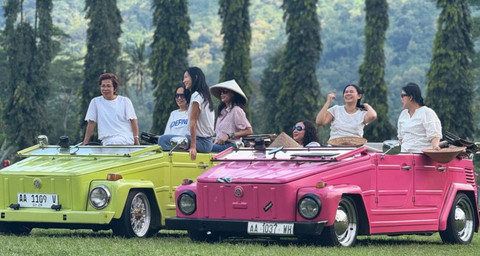 Mobil VW wisata di Candi Borobudur. Foto: Arif UT/Pandangan Jogja