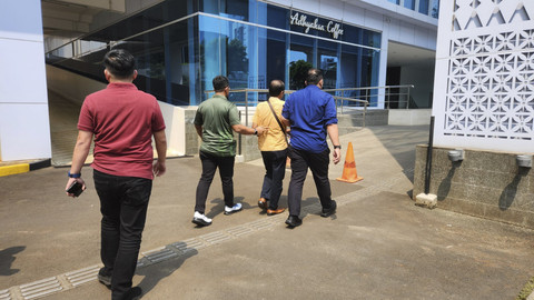 Kejati Jakarta mengamankan seorang pria berinisial LSN yang diduga memeras jaksa di Kantor Kejati Jakarta, Rabu (28/5/2025). Foto: Istimewa
