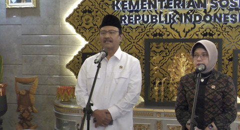 Menteri Sosial, Saifullah Yusuf dan Kepala BPS Amalia Adininggar Widyasanti melakukan konferensi pers terkait penyaluran bansos tahap II di kantor Kemensos, Jakarta, Rabu (28/5/2025). Foto: Dok. Kemensos
