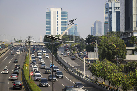 Sejumlah kendaraan melintas di Tol Dalam Kota, Jakarta, Kamis (29/5/2025). Foto: Iqbal Firdaus/kumparan