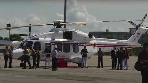 Helikopter yang membawa Presiden Prabowo Subianto dan Presiden Prancis Emmanuel Macron terparkir di Yogyakarta International Airpot (YIA) Kulon Progo, D.I Yogyakarta, Kamis (29/5/2025). Foto: Youtube/Sekretariat Presiden