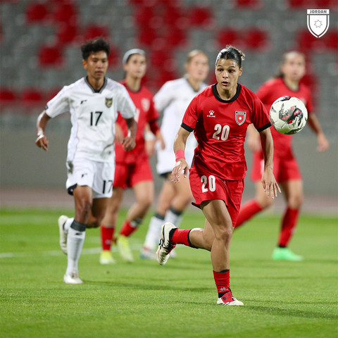Aksi pemain saat Timnas Wanita Indonesia berhadapan dengan Timnas Wanita Yordania dalam FIFA Women's Matchday, Rabu (28/5) di Stadion King Abdullah II, Kota Amman. Foto: dok. Jordan Football Association (JFA)