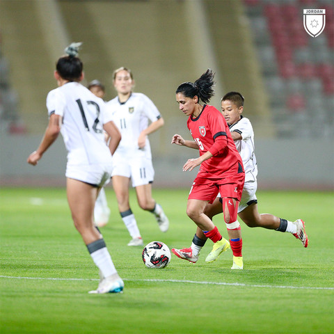 Aksi pemain saat Timnas Wanita Indonesia berhadapan dengan Timnas Wanita Yordania dalam FIFA Women's Matchday, Rabu (28/5) di Stadion King Abdullah II, Kota Amman. Foto: dok. Jordan Football Association (JFA)