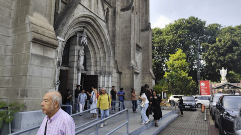 Suasana di Gereja Katedral, Jakarta Pusat saat perayaan Kenaikan Yesus Kristus. Foto: Rachmadi Rasyad/kumparan