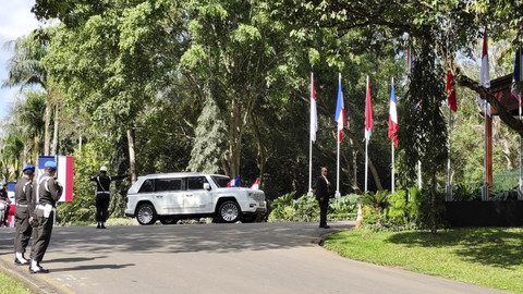 Presiden Prancis Emmanuel Macron dan Presiden RI Prabowo Subianto tiba di Candi Borobudur, Magelang Jawa Tengah, Kamis (29/5/2025). Foto: Arfiansyah Panji Purnandaru/kumparan