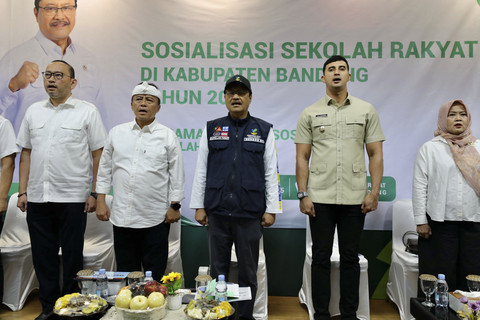 Menteri Sosial Saifullah Yusuf (Gus Ipul) meninjau calon lokasi Sekolah Rakyat di Wisma Atlet Si Jalak Harupat di Kabupaten Bandung, Kamis (29/5/2025). Foto: Dok. Kemensos