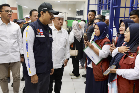 Menteri Sosial Saifullah Yusuf (Gus Ipul) meninjau calon lokasi Sekolah Rakyat di Wisma Atlet Si Jalak Harupat di Kabupaten Bandung, Kamis (29/5/2025). Foto: Dok. Kemensos