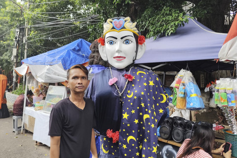 Taufik Hidayat dari Sanggar Ondel-ondel Mamit CS saat ditemui di Kramat Pulo, Jakarta Pusat, Kamis (29/5/2025). Foto: Rachmadi Rasyad/kumparan