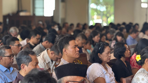 Jemaat Gereja Kristen Jawa (GKJ) Gondokusuman Yogya menjalani misa Kenaikan Yesus Kristus dengan khidmat, Kamis (29/5). Foto: Widi RH Pradana/Pandangan Jogja
