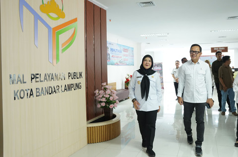 Wakil Menteri Dalam Negeri, Bima Arya Sugiarto melakukan inspeksi mendadak (sidak) ke MPP Bandar Lampung saat kunjungan kerja ke Provinsi Lampung | Foto : Ist