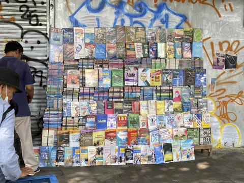 Toko Buku di kawasan Kwitang, Jakarta, Jumat (30/5/2025).  Foto: Muhammad Fhandra Hardiyon/kumparan