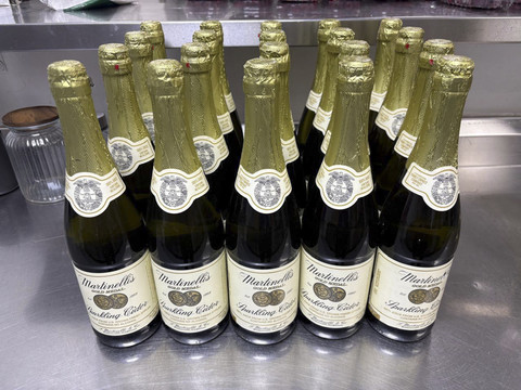 Organic sparkling cider non alcohol, minuman yang digunakan untuk bersulang oleh Presiden Prabowo pada jamuan makan malam dengan Presiden Macron. Foto: Dok. Istimewa