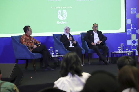 Quality Assurance Manager & Halal Coordinator Unilever Indonesia, Woro Nastiti Utami, menjadi pembicara kumparan Halal Forum 2025 di Ballroom Artotel Mangkuluhur, Jakarta, Selasa (27/5/2025). Foto: Jamal Ramadhan/kumparan