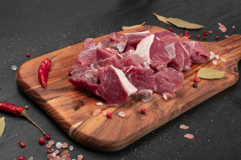 Ilustrasi daging qurban. Foto: Ermak Oksana/Shutterstock