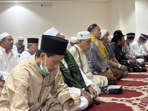 Suasana salat jumat di masjid hotel tempat jemaah haji Indonesia menginap. Foto: Moh Fajri/kumparan