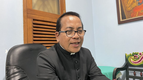 Pastor Kepala Gereja HKTY Ganjuran, Romo Raymundus Sugihartanto. Foto: Resti Damayanti/Pandangan Jogja