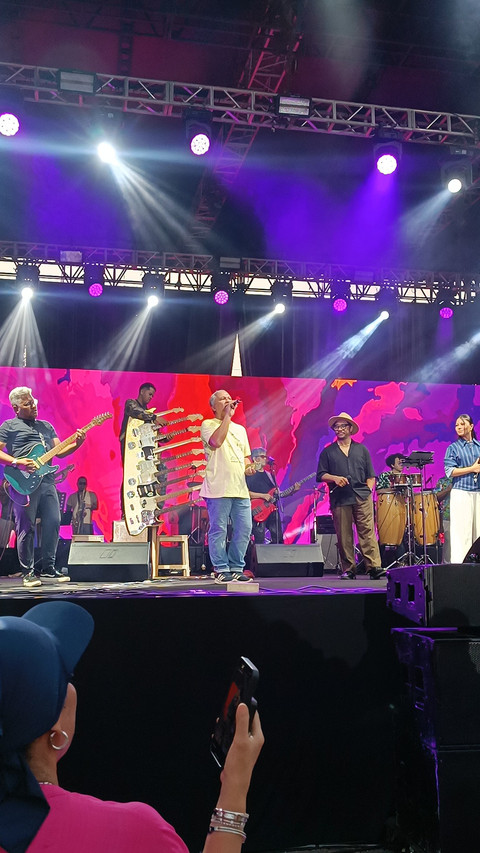 Jakarta Drum School All Stars tampil di Java Jazz 2025 hari pertama, Jumat (30/5). Foto: Giovanni/kumparan