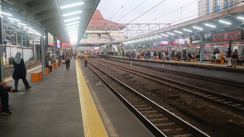 Suasana Stasiun Tanah Abang yang direvitalisasi, Jumat (30/5). Foto: Thomas Bosco/kumparan