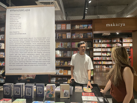 Store Manager Smiljan, Munaf A. Fajrin (kiri) dan Pramubuku Makarya, Senja (kanan), saat ditemui di Smiljan Makarya, Jakarta Timur, Jumat (30/5/2025). Foto: Fadhil Pramudya/kumparan