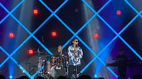 Nyoman Paul tampil di Java Jazz Festival 2025, Jiexpo Kemayoran, Jumat (30/5). Foto: Giovanni/kumparan