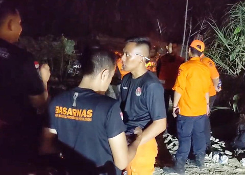 Situasi di galian tambang yang longsor di Cirebon, Jumat (30/5) Foto: Dok. kumparan