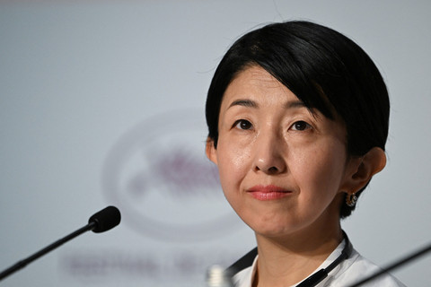 Sutradara dan penulis skenario Jepang Chie Hayakawa menghadiri konferensi pers untuk film "Runowaru" (Renoir) di Festival Film Cannes edisi ke-78 di Cannes, Prancis selatan, pada 18 Mei 2025. Foto: AFP