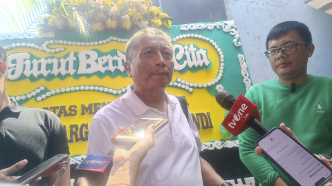 Meiliana (48), ibu Argo Ericko Achfandi (19) mahasiswa UGM yang ditabrak oleh Christiano Pangarapenta Pangidahen Tarigan (21) saat dijumpai di rumahnya, Depok, Sabtu (31/5/2025). Foto: Thomas Bosco/kumparan