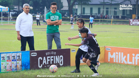 Wali Kota Bandung, Muhammad Farhan, saat menghadiri MilkLife Soccer Challenge Bandung 2025.  Foto: Dok. MilkLife Soccer Challenge