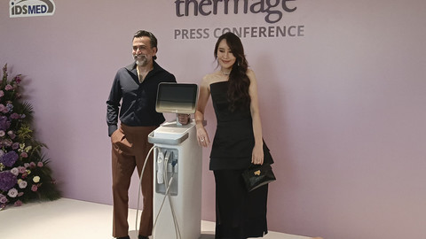 Jeremy Thomas dan istri. Foto: Istimewa