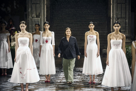  Maria Grazia Chiuri, desainer asal Italia, tinggalkan posisi Direktur Kreatif Dior setelah sembilan tahun menjabat. Foto: Rodrigo Oropeza / AFP