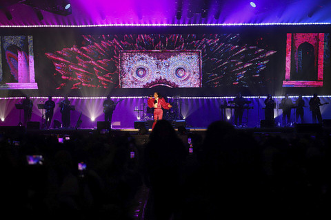 Penyanyi Krisdayanti tampil membawakan lagunya saat Java Jazz Festival 2025 di JIExpo Kemayoran, Jakarta, Sabtu (31/5/2025). Foto: Iqbal Firdaus/kumparan