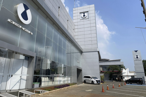 PT BYD Motor Indonesia bersama mitra Haka Auto meresmikan diler Denza di Pluit, Jakarta Utara, Sabtu (31/5/2025). Foto: Sena Pratama/kumparan