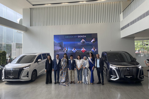 PT BYD Motor Indonesia bersama mitra Haka Auto meresmikan diler Denza di Pluit, Jakarta Utara, Sabtu (31/5/2025). Foto: Sena Pratama/kumparan