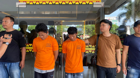 Kedua pelaku pembunuhan yang berhasil diamankan. | Foto: Sinta Yuliana/Lampung Geh