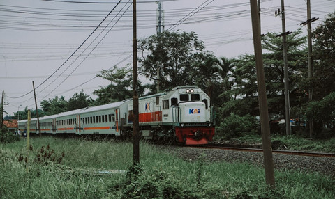 Ilustrasi Diskon Tiket Kereta Api Libur Sekolah 2025 Sumber Unsplash/Muhammad Arief