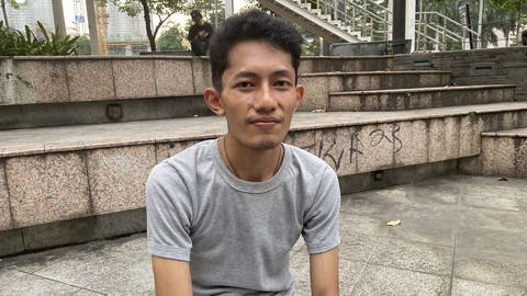 Salah satu pemain skateboard, Amal (24 tahun), saat ditemui di Dukuh Atas Skatepark, Kuningan, Jakarta, Sabtu (31/5/2025). Foto: Fadhil Pramudya/kumparan