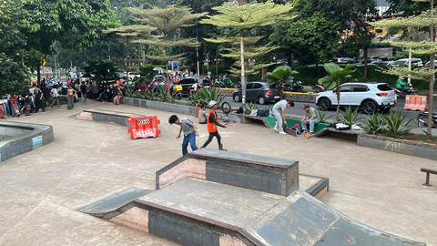 Salah satu pemain skateboard, Amal (24 tahun), saat ditemui di Dukuh Atas Skatepark, Kuningan, Jakarta, Sabtu (31/5/2025). Foto: Fadhil Pramudya/kumparan