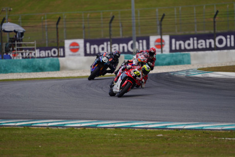 Aksi Adenanta putra di Asia Road Racing Championship (ARRC) 2025 seri Sepang, Malaysia yang digelar Sabtu, 31 Mei 2025. Foto: AHM