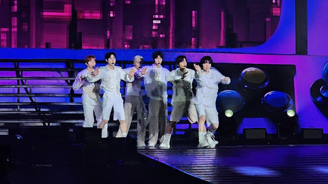 Penampilan NCT WISH saat konser LOG in Jakarta yang digelar di Tennis Indoor Senayan, Sabtu (31/5). Foto: Ela Nurlaela/kumparan