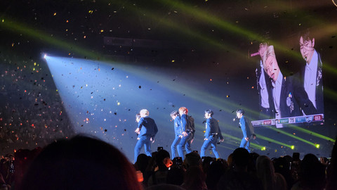 Penampilan NCT WISH saat konser LOG in Jakarta yang digelar di Tennis Indoor Senayan, Sabtu (31/5). Foto: Ela Nurlaela/kumparan