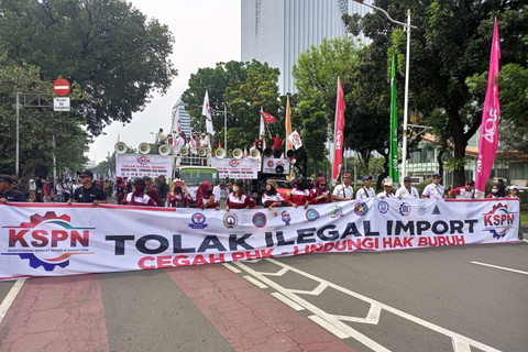 Aksi buruh dari Konfederasi Serikat Pekerja Nusantara (KSPN) di Kawasan Patung Kuda, Jakarta, Minggu (1/6/2025). Foto: Luthfi Humam/kumparan