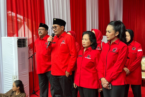 Ketua DPP Djarot Syaiful Hidayat dan Ketua DPP PDIP Rano Karno usai upacara peringatan Hari Lahir Pancasila di Jakarta, Minggu (1/6/2025). Foto: Haya Syahira/kumparan