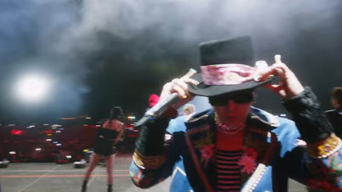 G-Dragon saat tampil di Head in The Clouds Los Angeles. Foto: Youtube/88rising