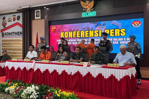 Konferensi pers longsor galian C di Mapolres Cirebon, Jawa Barat, Minggu (1/6/2025). Foto: kumparan