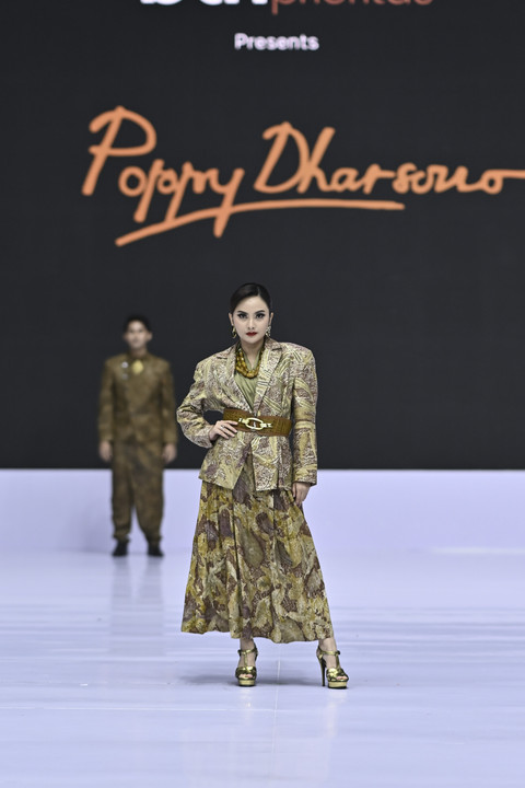 Koleksi Sustainable Fashion Poppy Dharsono di Fashion show BTN Grand Gala di Indonesia Fashion Week 2025 di Jakarta Convention Center (JCC) Senayan, Jakarta, Sabtu (31/5/2025). Foto: BTN Indonesia Fashion Week