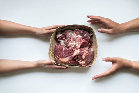 Ilustrasi Bagian Daging Kurban Untuk Diambil Bagi Orang Yang Berkurban Yaitu, Foto: Unsplash/Reezky Pradata.